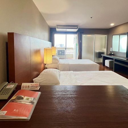 Bu Place Hotel Бангкок Экстерьер фото