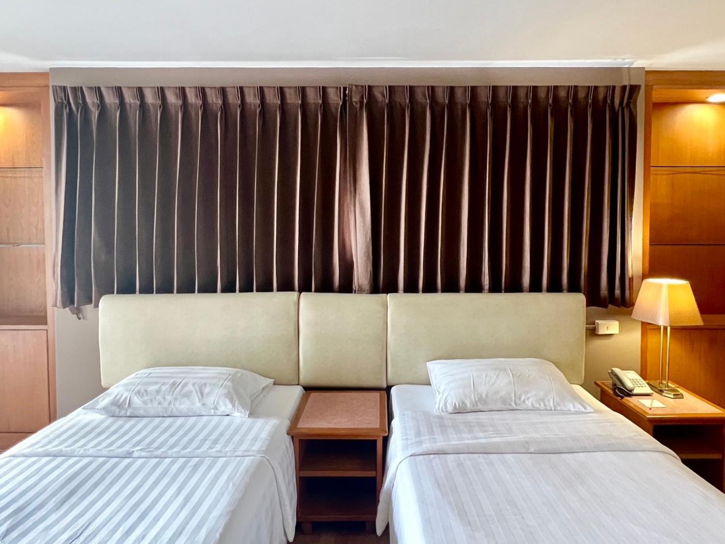 Bu Place Hotel Бангкок Экстерьер фото