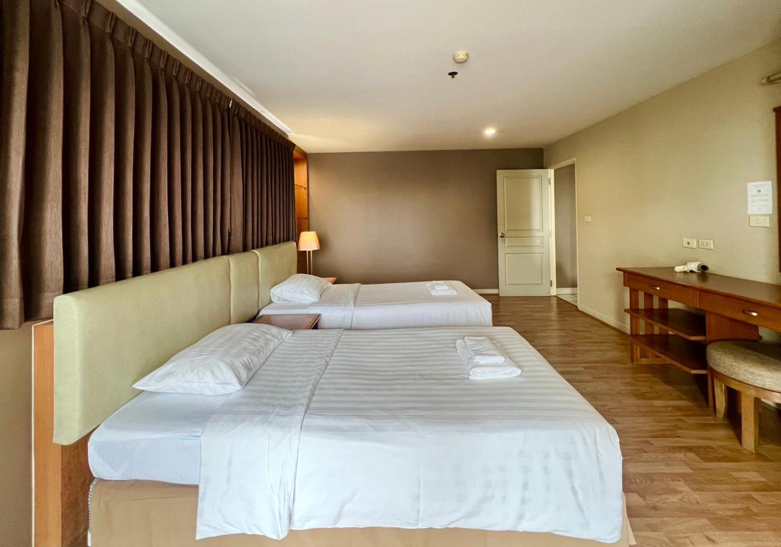 Bu Place Hotel Бангкок Экстерьер фото