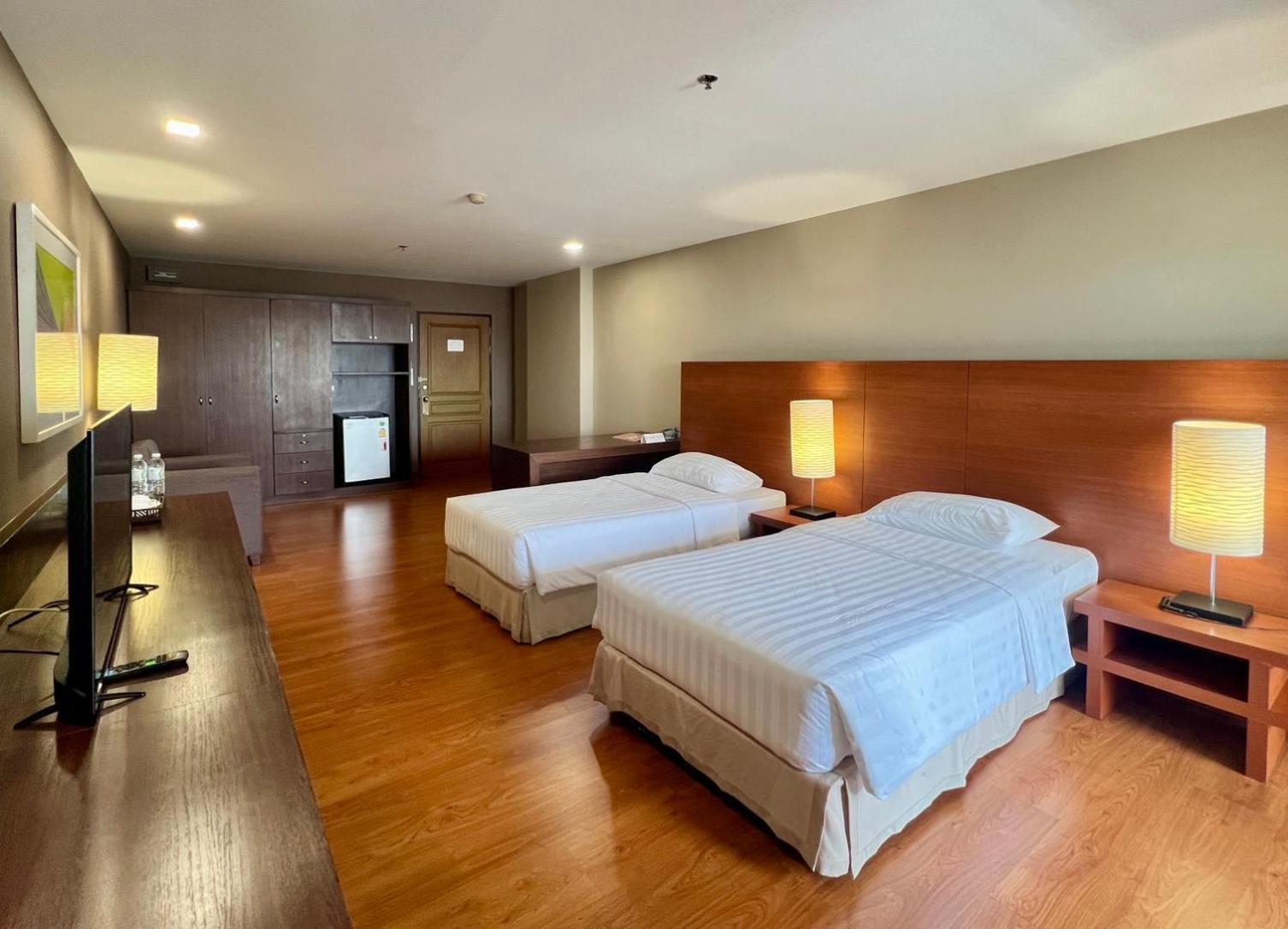Bu Place Hotel Бангкок Экстерьер фото
