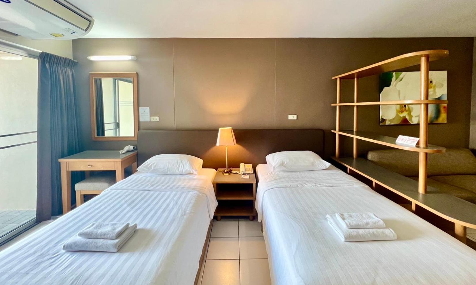 Bu Place Hotel Бангкок Экстерьер фото