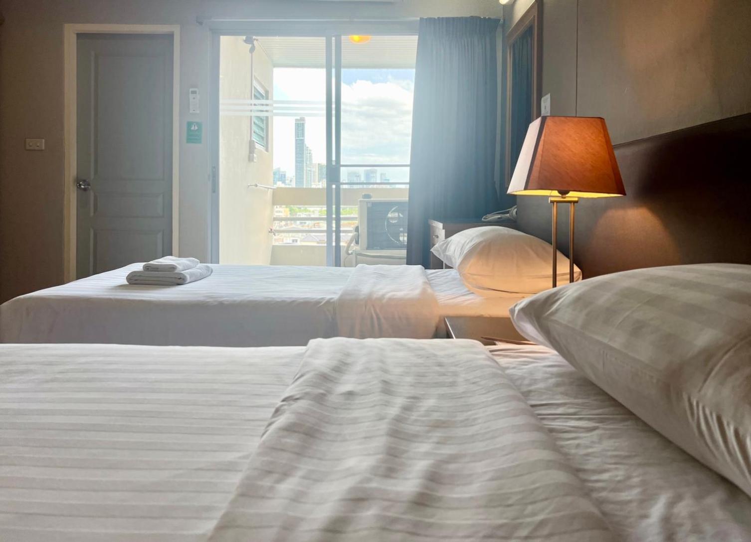 Bu Place Hotel Бангкок Экстерьер фото