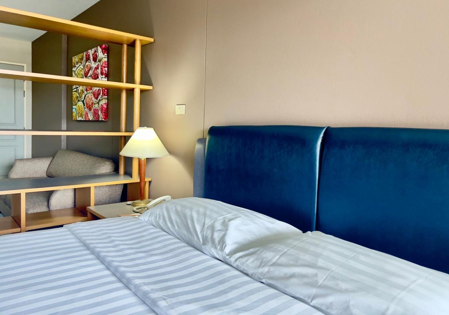 Bu Place Hotel Бангкок Экстерьер фото