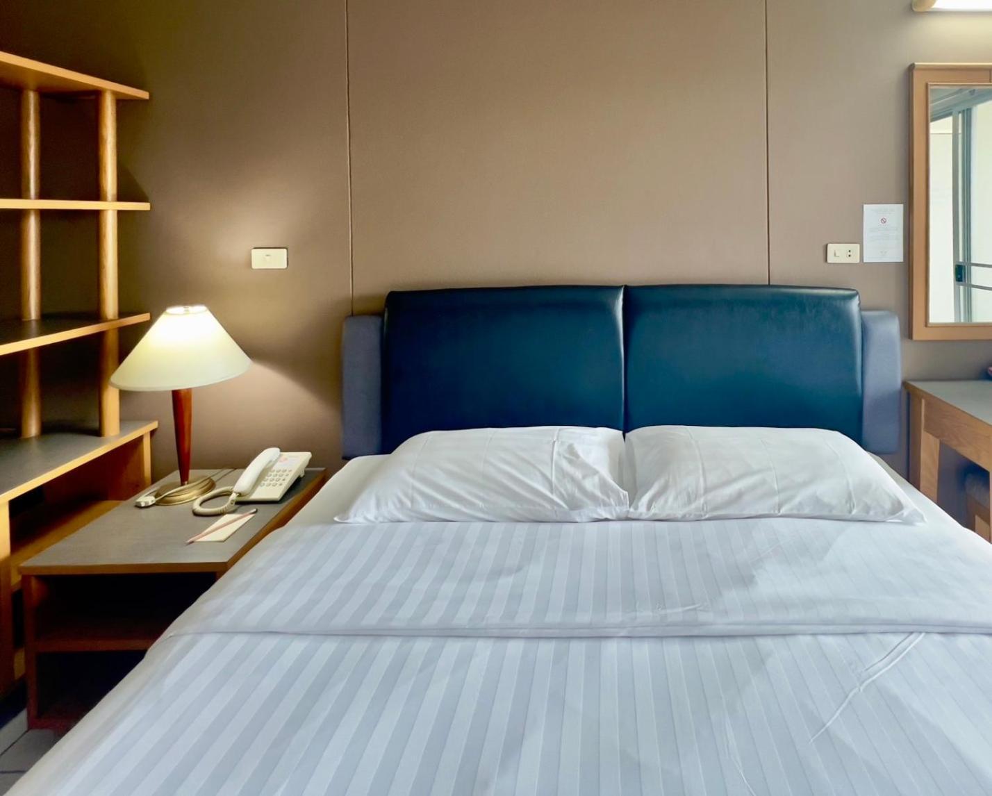 Bu Place Hotel Бангкок Экстерьер фото